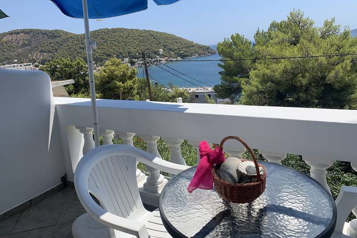 Location de vacances pour 6 personnes, avec Balcon et Jardin dans Poros