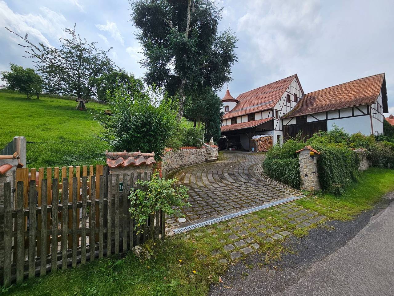 Ganze Ferienwohnung, Ferienwohnungen Zur alten Scheune Göringen - Fw 1 -100qm mit 1Wohn-/Schlafzimmer, 1 Schlafzimmer, Wohnküche, Du/Wc, Terrasse - max. 4 Personen in Wartburg, Eisenach