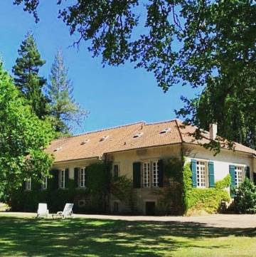 Location de vacances pour 16 personnes, avec jardin et piscine à Saint-Mathieu