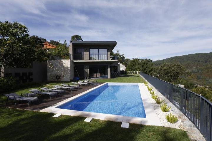 Villa para 10 pessoas, com Varanda e Terraço e ainda Jardim and Piscina em 