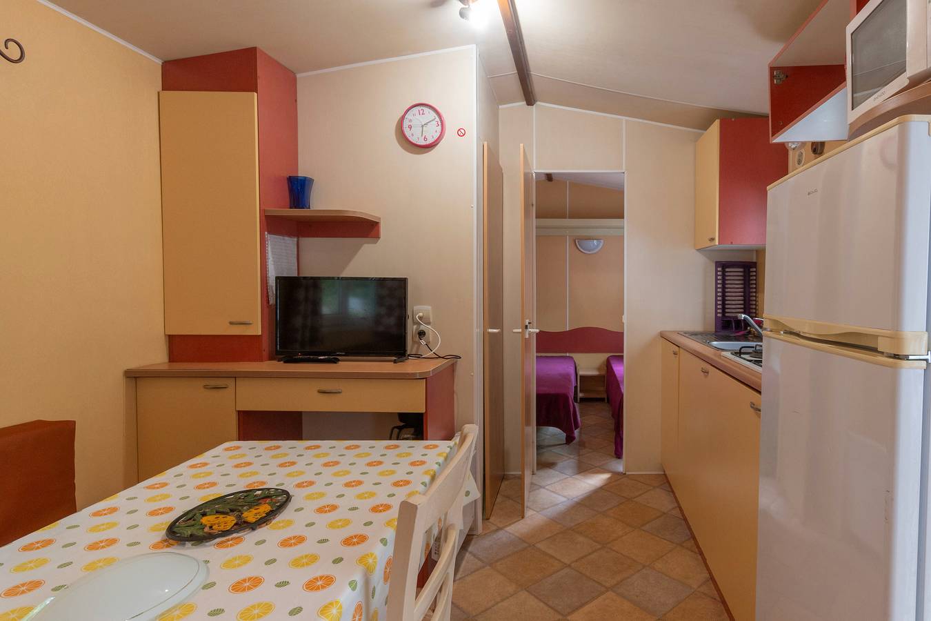 Caravan 'Midi - Stacaravan 4-6 pers' met privé terras en gemeenschappelijke tuin in Vallon-Pont-d'Arc, Gorges de l'Ardèche