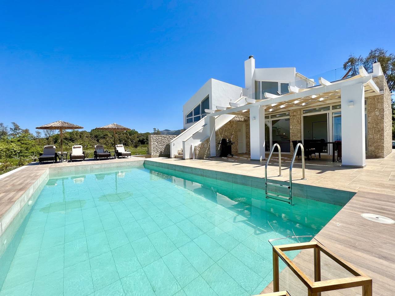 Danune Luxury Beachfront Villa with private pool in Korfu