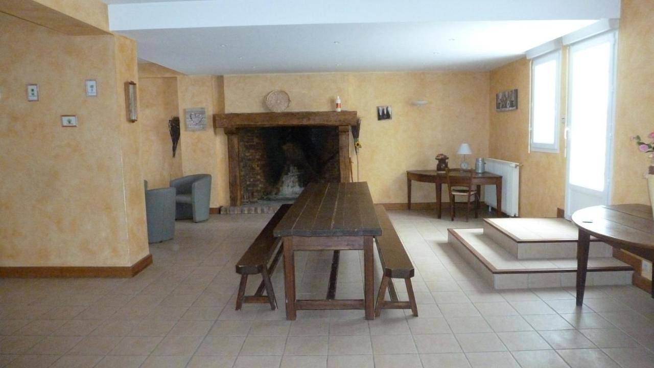 Small Twin Room in Pailherols, Région d'Aurillac
