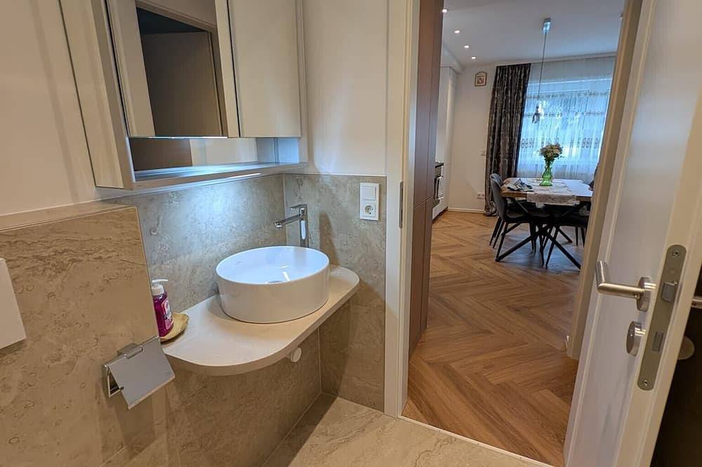 Ganze Wohnung, Apartment „Reichenau“ mit privater Terrasse, Garten und Wlan in Reichenau, Untersee