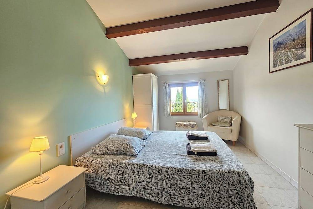 Charmante Villa mit Pool und schöner Aussicht in Montouliers, Mittelmeerküste (Frankreich)