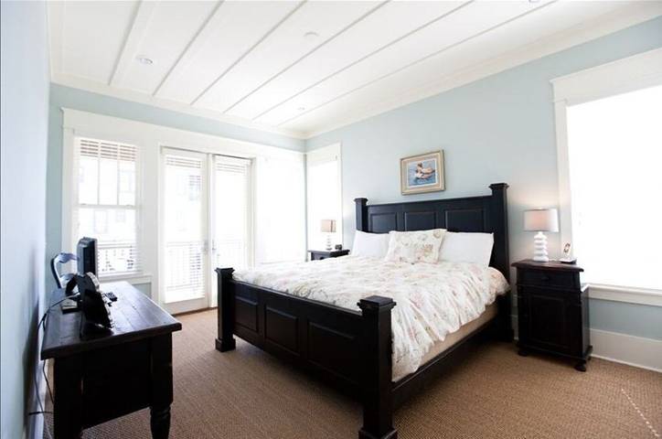 Vacation rental for 28 people, with hot tub and yard in Florida-30A