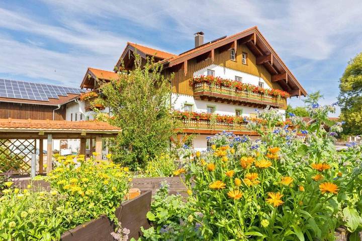 Ferienwohnung für 2 Personen, mit Terrasse und Whirlpool sowie Garten in Obing
