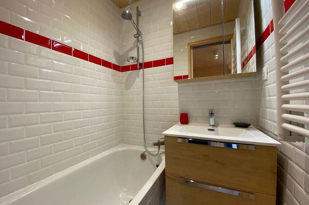 Apartamento entero, Estudio tranquilo cerca del centro de Abondance, balcón sur, casillero de esquí, aparcamiento in Abondance, Les Portes du Soleil