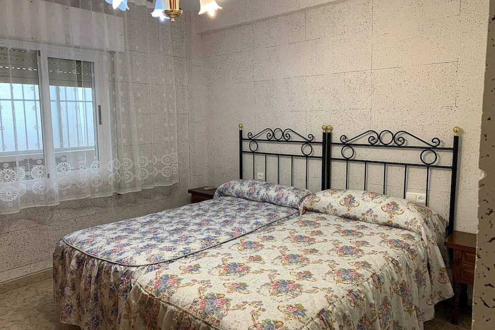 Apartamento entero, Piso bien equipado y de fácil aparcamiento. Ideal punto de partida de sus rutas. in Trujillo, Provincia de Cáceres