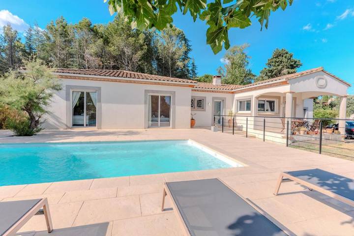 Location de vacances pour 6 personnes, avec Terrasse ainsi que Jardin et Piscine à Cazilhac