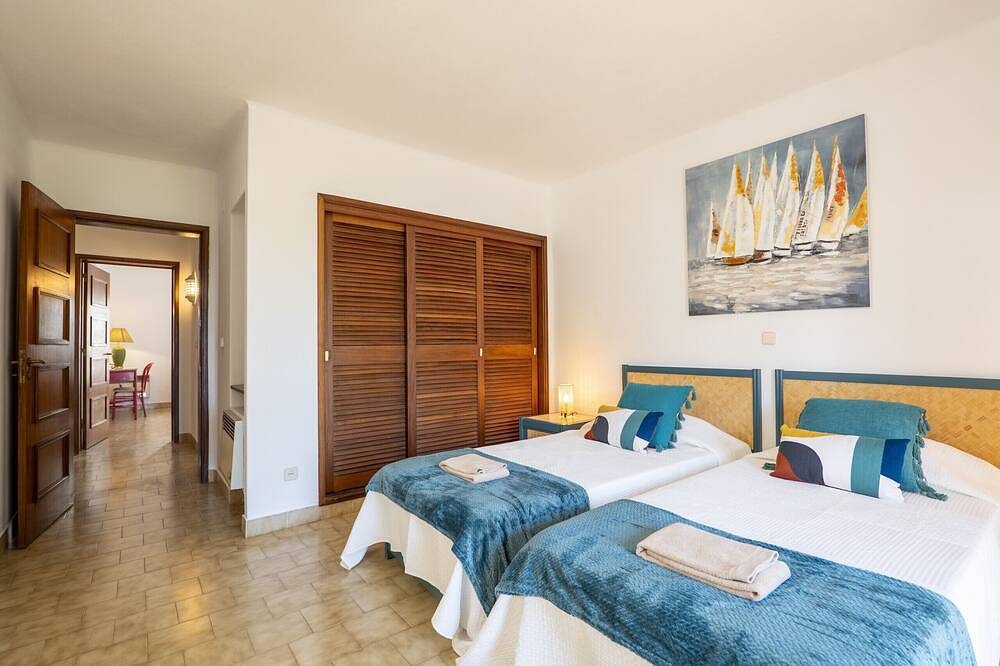 Appartamento intero, 2 Bedroom Apartment with Swimming pool at São Rafael Beach - Albufeira in Albufeira, Distretto di Faro