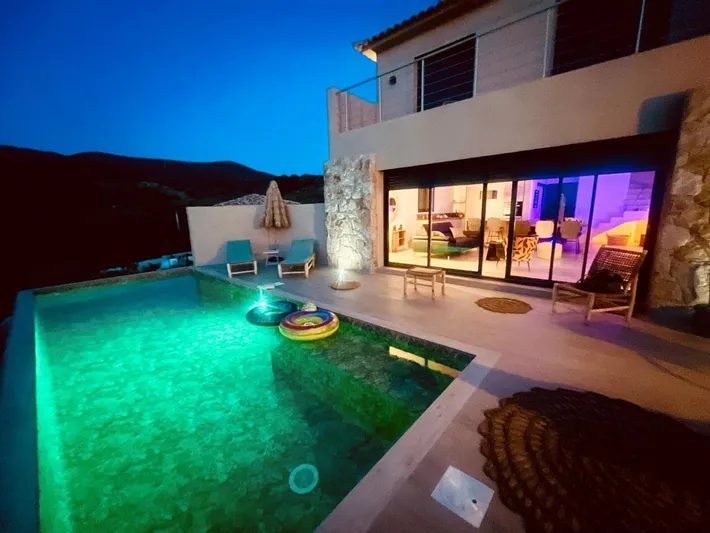 Villa pour 6 personnes, avec vue ainsi que jardin et piscine - 1
