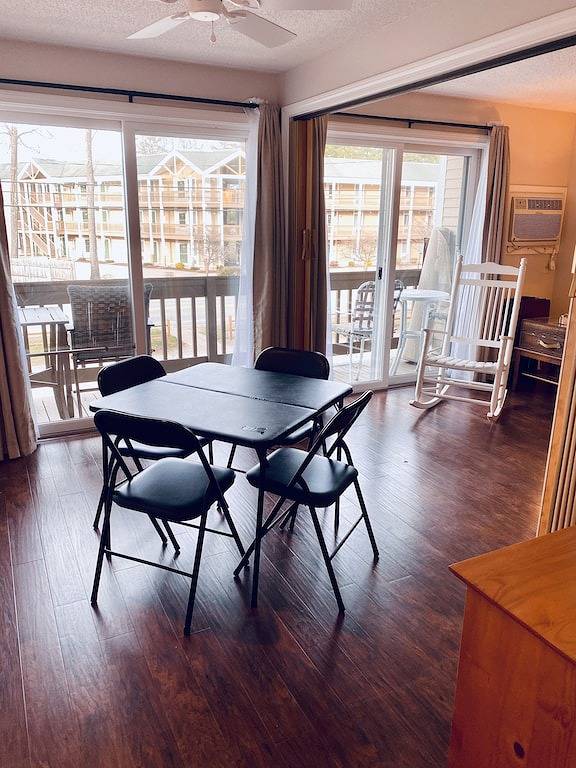 Ganze Wohnung, Lake view, Private Beach, Private concert entrance, pool, Gunstock ski resort in Gilford, Lake Winnipesaukee