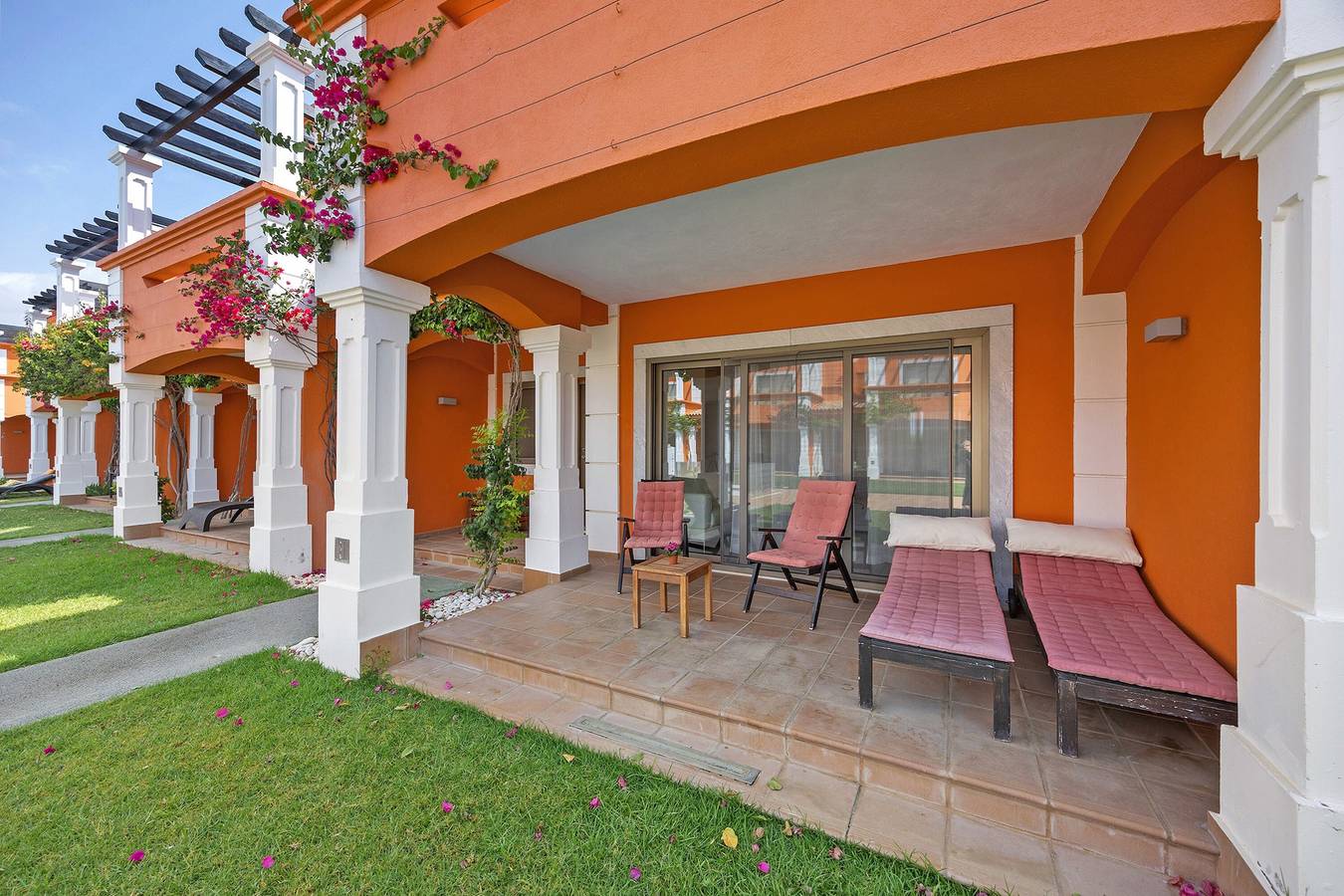 Ferienhaus 'Orange Lux Tavira Residenz 3I' mit Gemeinschaftspool, Wi-Fi und Klimaanlage in Freguesia da Luz de Tavira, Parque Natural da Ria Formosa