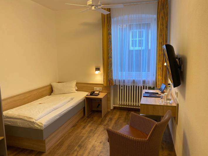Hotel, mit Terrasse und Sauna im Steigerwald - 2