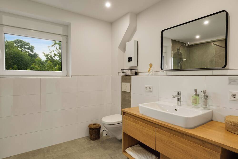 Ganze Wohnung, Luxuriöses Forest Retreat nahe Köln mit privater Sauna, Hot Tub und Waldblick in Wermelskirchen, Rheinisch-Bergischer Kreis