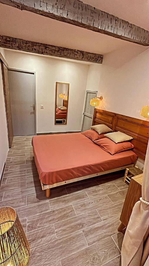 Appartement entier, One-Bedroom Apartment in Cucuron, Parc naturel régional du Luberon