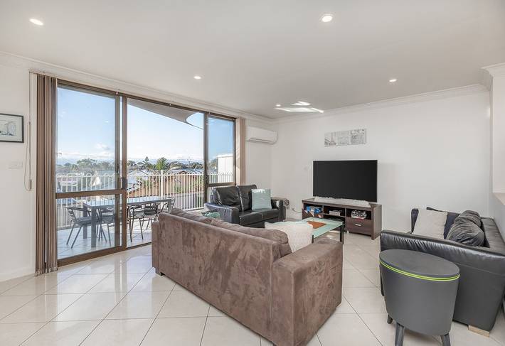 Holiday home for 8 people, with garden and balcony in Henley Beach