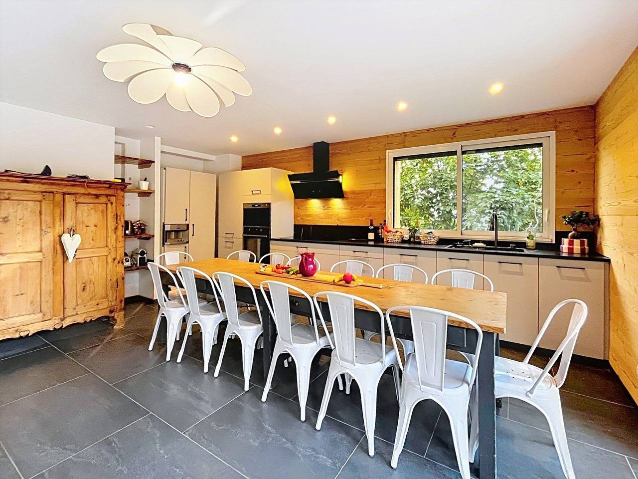 Exceptional chalet 14 pers, near slopes, parking, wifi in Le Corbier, Villarembert