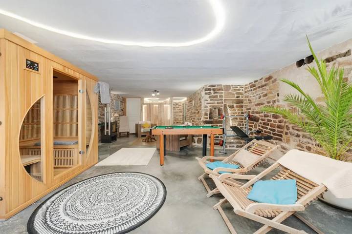 Holiday Home 'Private Pool Spa and Sauna' with Lake View, Private Pool and Wi-Fi in Uzemain, Épinal region