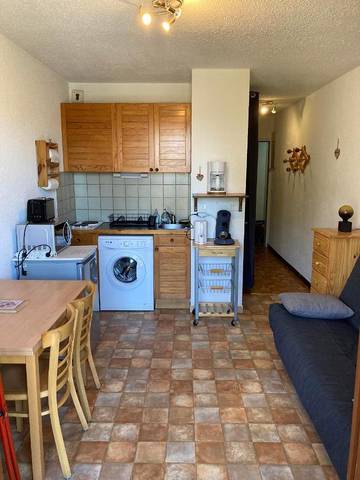 Gîte pour 4 personnes, avec balcon ainsi que piscine et vue à Montclar