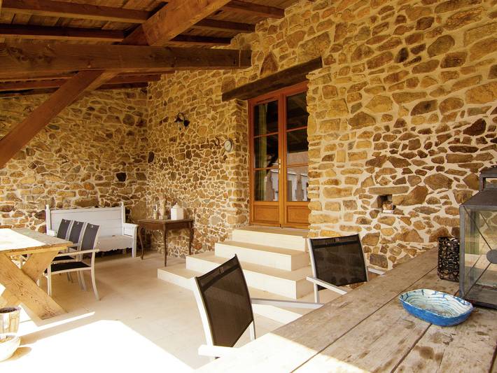 Gîte pour 5 personnes, avec jardin et piscine, animaux acceptés