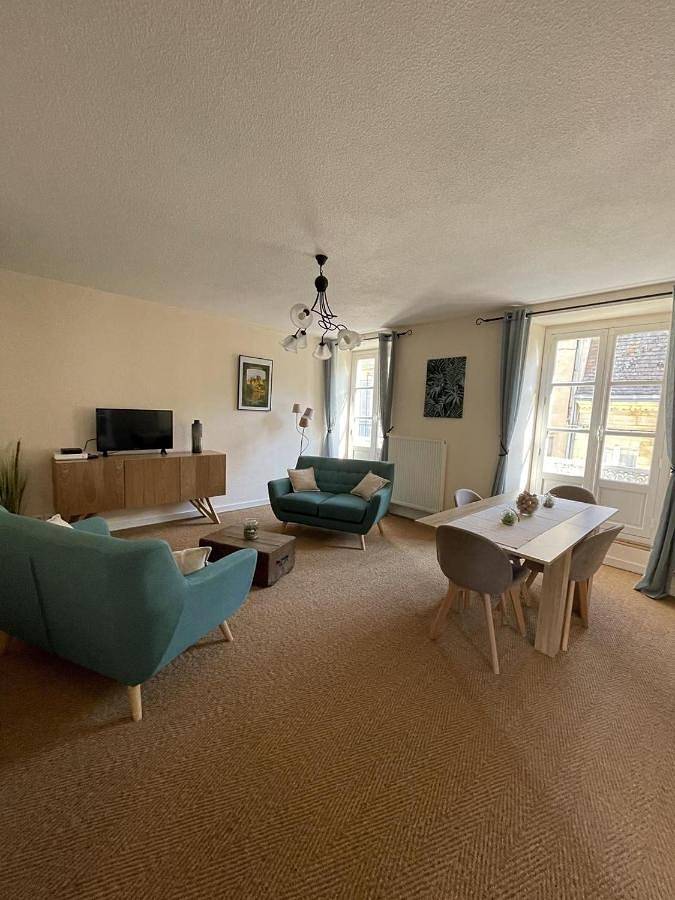 Appartement entier, « Le traversin » Centre Sarlat App. 2 chambres in Sarlat-la-Canéda, Périgord Noir