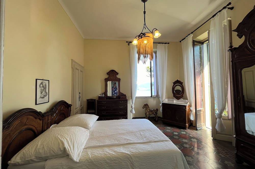 Stunning Lake Maggiore Villa, pool and panoramic views, timeless Italian charm in Oggebbio, Oggebbio Gemeinde