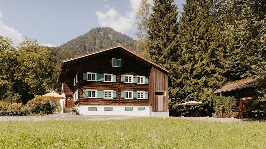Vakantiehuis voor 7 personen, with balkon and sauna as well as tuin in Vandans