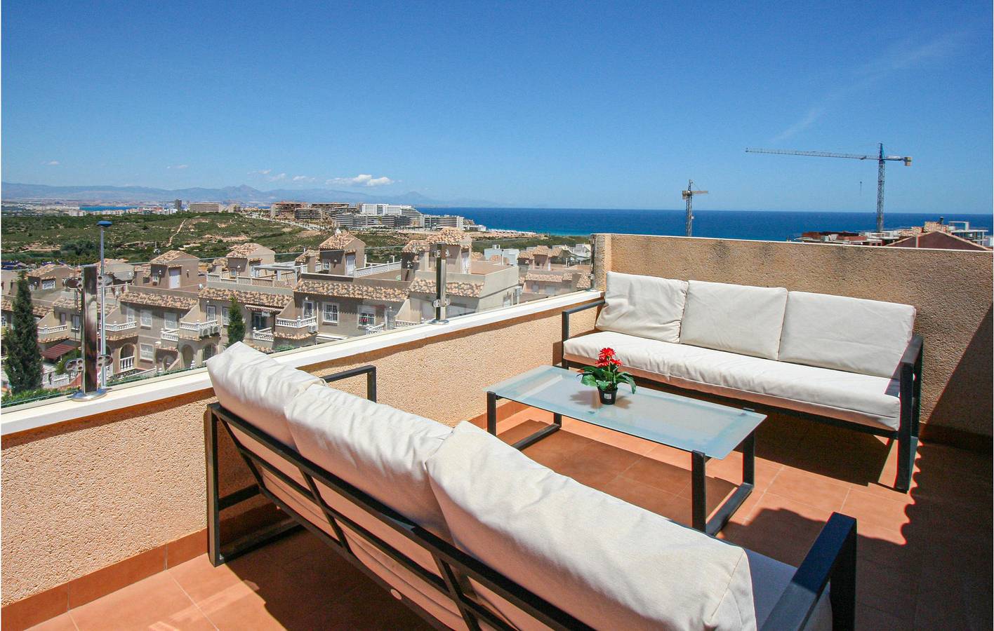 Poolside Terrace: 1.5km to Los Arenales in Santa Pola, Costa Blanca
