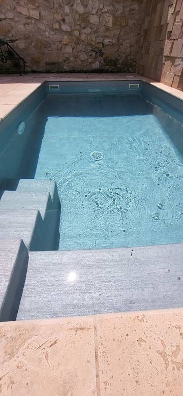 Gîte pour 12 personnes, avec terrasse et piscine à Lançon-Provence