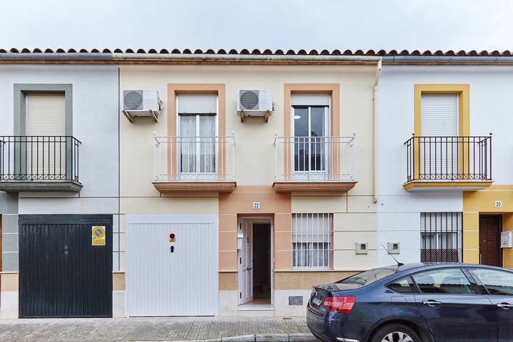 Holiday Home 'López' with Private Terrace, Wi-Fi, and Air Conditioning in Baena, Córdoba Province