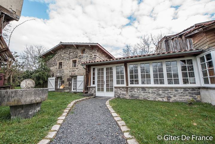 Gîte pour 4 personnes, avec Jardin ainsi que Piscine et Vue