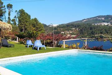 Gîte pour 14 personnes, avec jardin dans Rio de Moinhos (Porto)