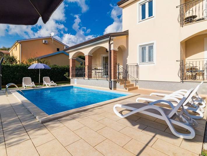 Ferienwohnung für 4 Personen, mit Balkon/Terrasse und Garten sowie Pool in Porec und Umgebung - 2
