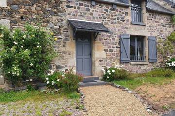 Gîte pour 6 personnes, avec jardin à Pléboulle