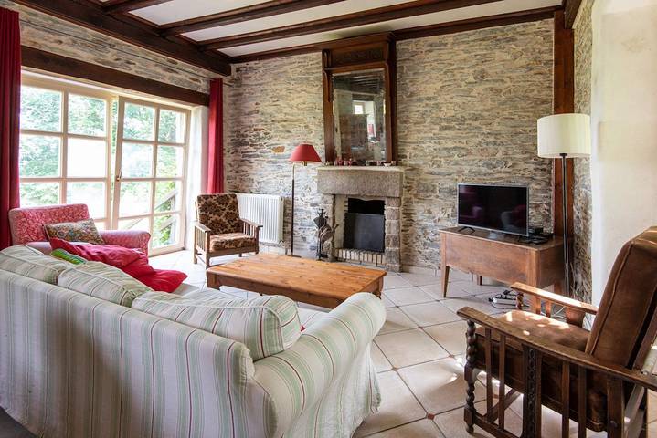 Gîte pour 6 personnes, avec jardin ainsi que piscine et terrasse, animaux acceptés à Sixt-sur-Aff - 3