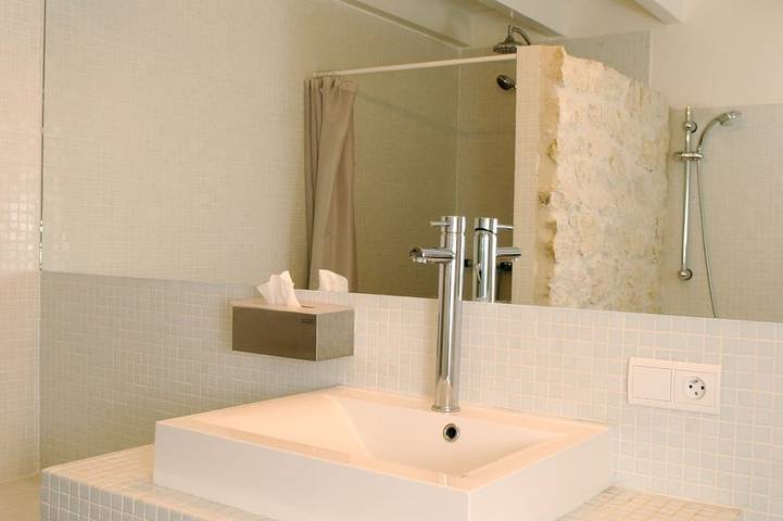 Location de vacances pour 5 personnes, avec jacuzzi et piscine ainsi que jardin et terrasse à Saint-Martin-de-Gurson - 3