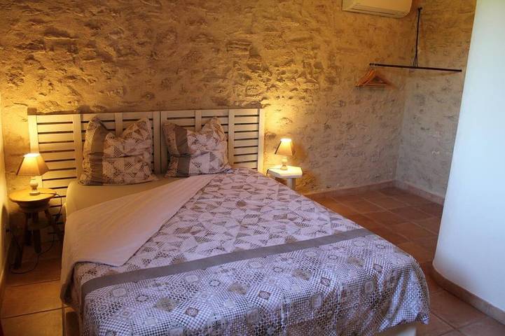 Gîte pour 8 personnes, avec Terrasse ainsi que Jardin et Piscine à Le Beaucet - 3