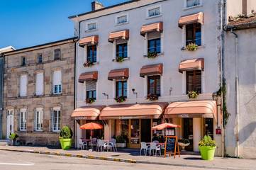 Hôtel pour 4 personnes, avec terrasse dans Dompaire
