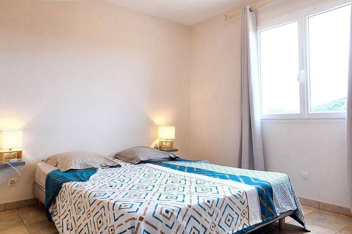 Location de vacances pour 14 personnes, avec terrasse et jardin, animaux acceptés à Saint-Jean-du-Pin - 4