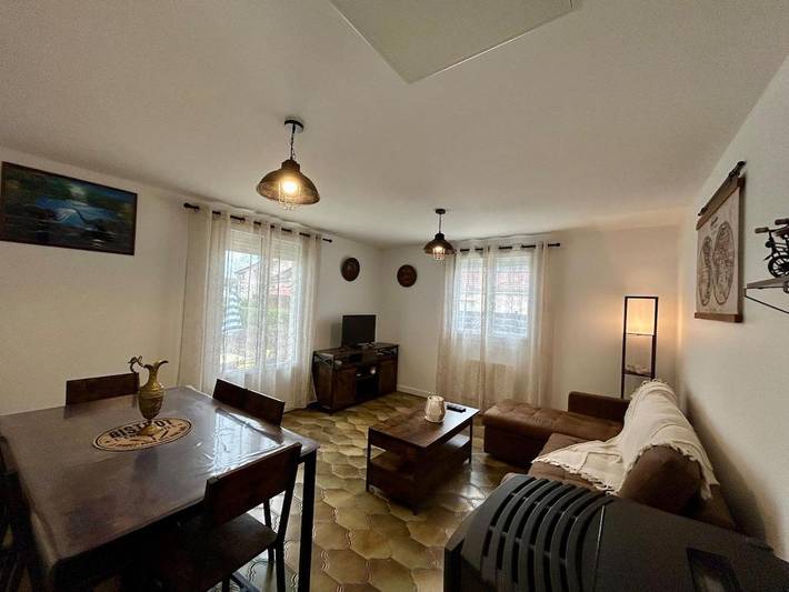 Gîte pour 4 personnes, avec terrasse et jardin dans Darmannes