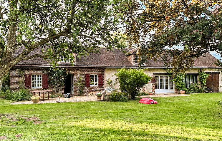 Maison de vacances pour 9 personnes, avec piscine ainsi que terrasse et jardin dans le Loir-et-Cher