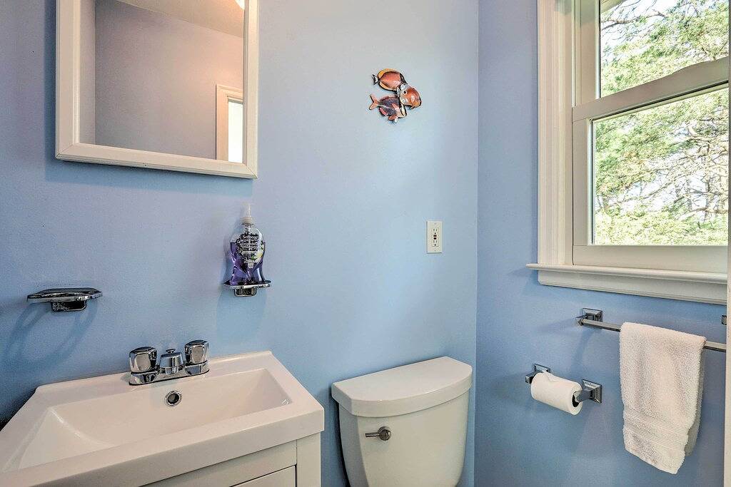 Family-Friendly Woodbury Home with Yard + Deck! in Litchfield County