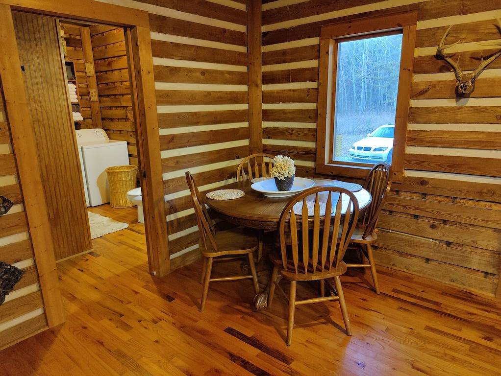 Birdwatchers Paradise: Secluded Cabin in the Woods on 4 acres in Grundy County