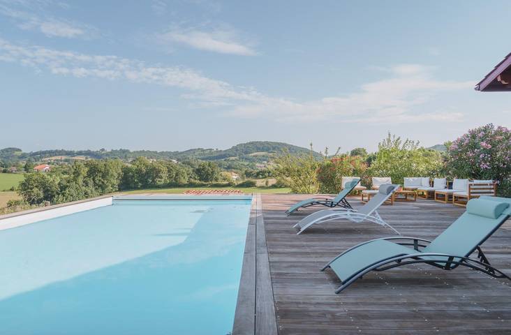 Gîte pour 10 personnes, avec jardin ainsi que piscine et terrasse au Pays basque - 2