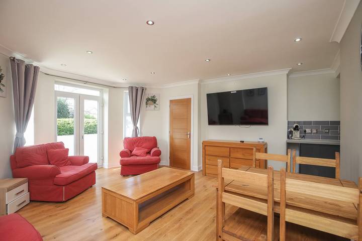 Vacation rental for 4 people, with balcony/terrace and hot tub in Kingston upon Thames