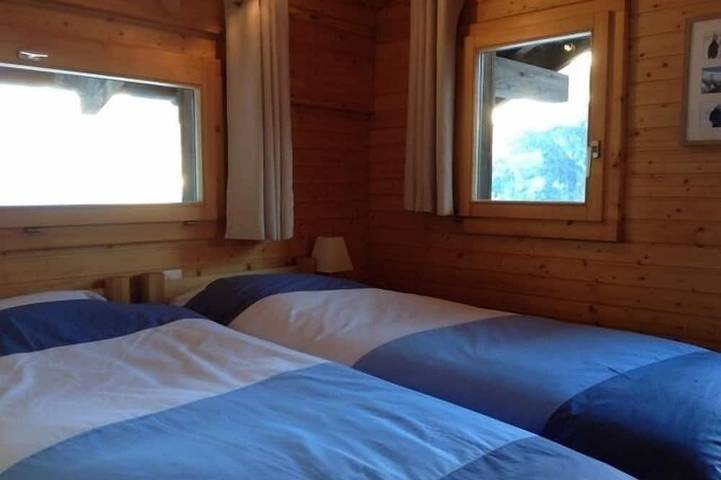 Chalet avec Sauna pour 4-5 personnes : Living avec petit fourneau à bois - cuisine avec lave-vaissel in Grimentz, Anniviers