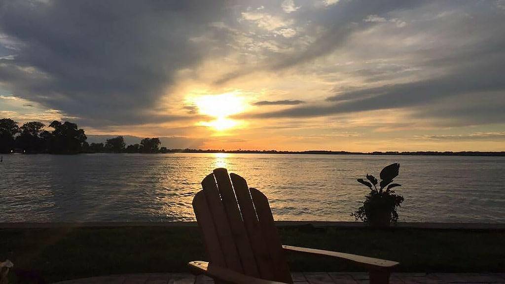 Private Waterfront, privates überdachtes Dock, Feuerstelle! Das ganze Jahr verfügbar! in Indian Lake