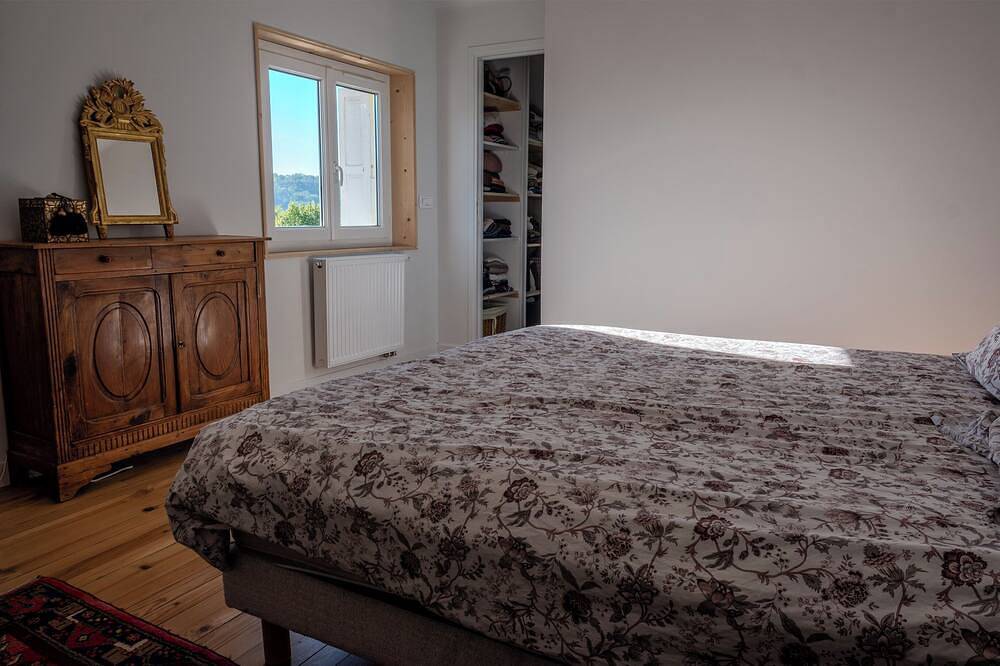 Cozy house in Figeac, garden, 2 bedrooms, sleeps 4. 🌳 in Figeac, Lot